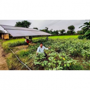 पिनकापार एवं नवागांव में 55 कृषकों के खेतों में सोलर पंप स्थापित