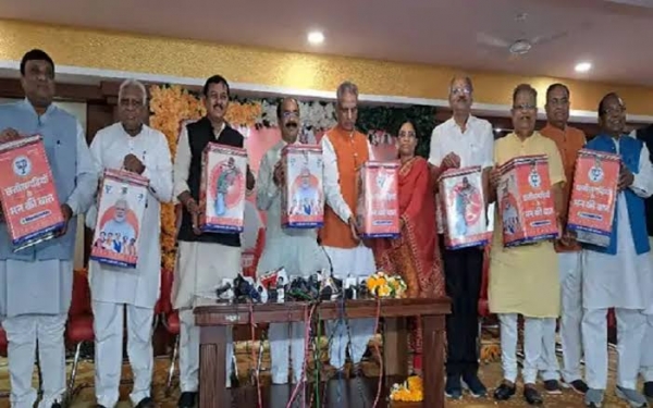 पूजा-पाठ के बाद भाजपा ने आज चुनावी घोषणापत्र सुझाव पेटियों का किया वितरण