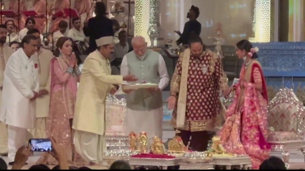 Anant Radhika Wedding Reception Live: अनंत राधिका को PM मोदी ने दिया आशीर्वाद, न्यूली वेड कपल ने छुए पैर, अंबानी फैमिली ने किया स्वागत