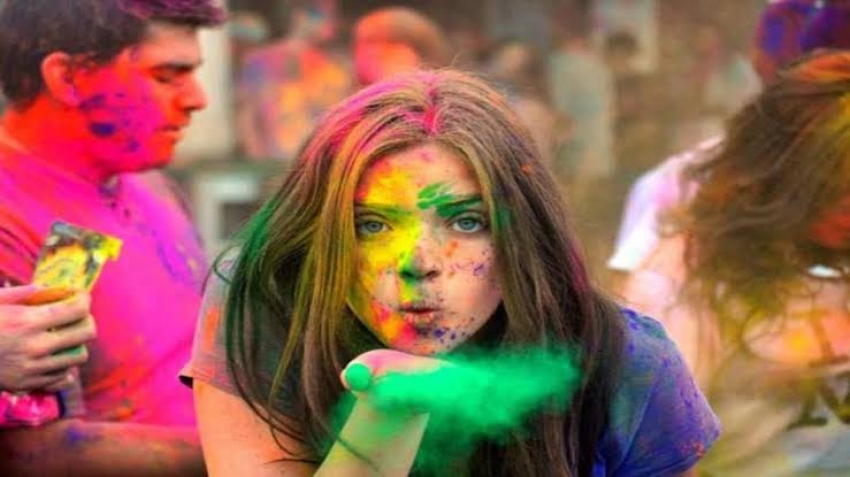 Holi Skin Care Tips: होली खेलते वक्त इन बातों का रखें ध्यान, स्किन को नहीं पहुंचेगा नुकसान