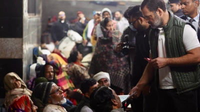 Video: राहुल गांधी आधी रात पहुंचे AIIMS, फुटपाथ पर सो रहे मरीजों से जानी समस्याएं; खास वादा भी किया