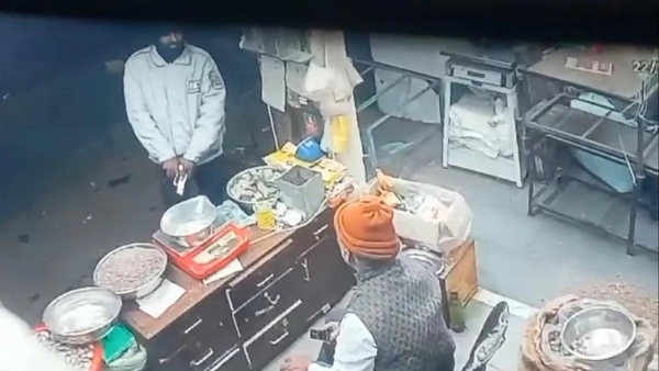 भोपाल: नकाबपोश ने सुपारी व्यापारी से मांगी रंगदारी, न देने पर चलाई गोली; वारदात CCTV में कैद