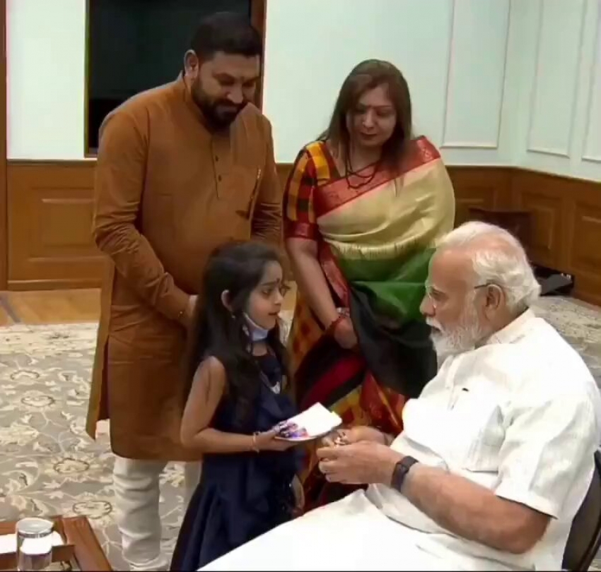 PM मोदी हुए अभिभूत: छोटी बच्ची ने महीषासुर मर्दिनी स्तोत्र का किया मनमोहक पाठ, वायरल हो रहा वीडियो