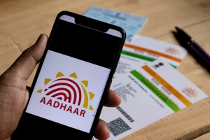 Aadhaar में दिया हुआ मोबाइल नंबर बंद, घर बैठे कराएं ठीक