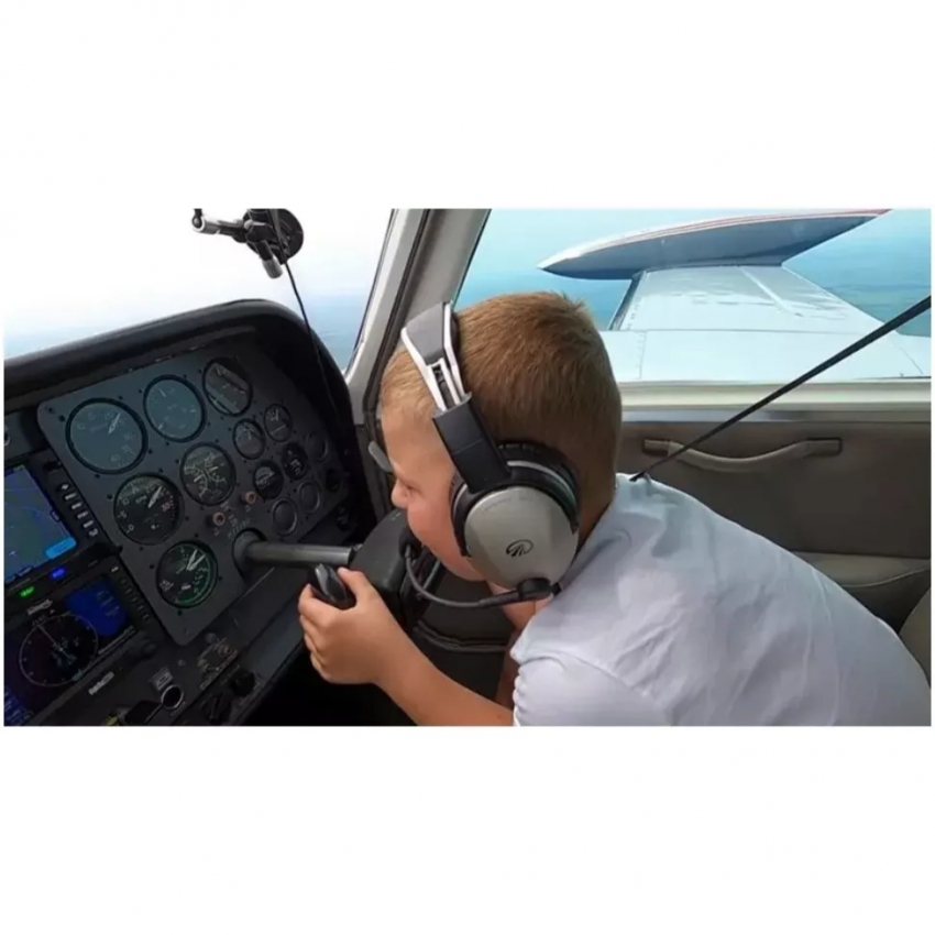 ख़बर जरा हटके : 7 साल के बच्चे ने उड़ाया हवाई जहाज, छोटी उम्र में बड़ी उड़ान