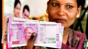 2000 rupee notes: बैंकों में आज के बाद नहीं बदले जा सकेंगे 2 हजार के नोट, RBI के क्षेत्रीय कार्यालयों में होगी यह सुविधा, 12,000 करोड़ के नोटाें अभी चलन में