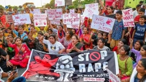 Kolkata Doctor Rape Case LIVE: इधर SIT ने CBI को सौंपे गड़बड़ियों से जुड़े सारे दस्तावेज, उधर संजय रॉय समेत 7 का हो रहा पॉलिग्राफ टेस्ट