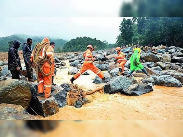 Wayanad Landslides: 300 लोग लापता, बारिश का अलर्ट...वायनाड में जिंदगी बचाने का काम जारी, जानें लेटेस्ट अपडेट्स