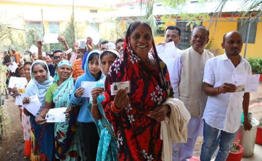 Bastar Lok Sabha Election Voting Update : बस्तर लोकसभा क्षेत्र में पहले चरण की वोटिंग जारी, जानें 11 बजे तक कहां कितने वोट पड़े