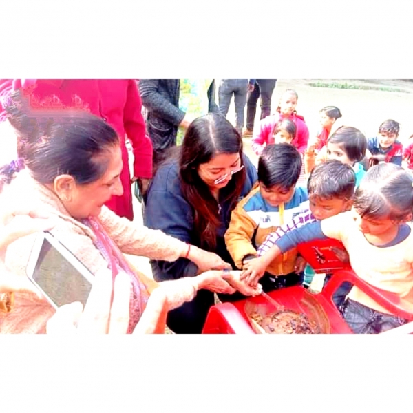 ख़बर जरा हटके: लाखों की नौकरी छोड़ दिव्यांगों को इज्जत की जिंदगी दी: जरूरतमंद बच्चों को अपने पैरों पर खड़ा होना सिखाया, &#039;रानी लक्ष्मीबाई वीरता पुरस्कार&#039; से सम्मानित