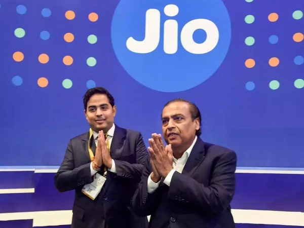 Reliance Jio: पहले किया महंगा और अब इन दो Plans में कम की वैलिडिटी, रिचार्ज कराने से पहले देख लें