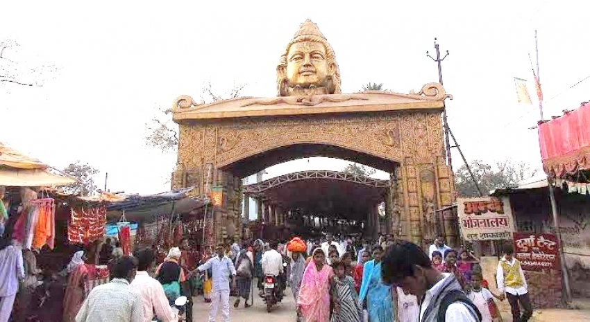 महामाया मंदिर में दर्शन के लिए भक्तों की भारी भीड़, भारी वाहनों को नो एंट्री